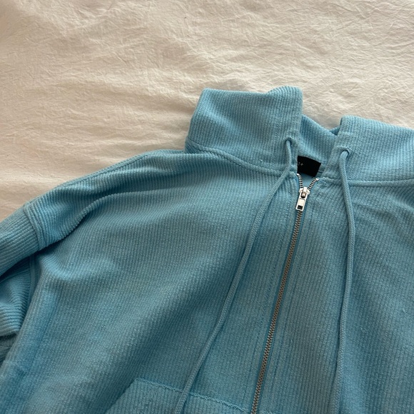 Forever 21 Ribber Cropped Hoodie - Picture 2 of 3